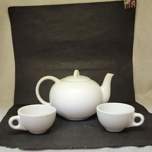 White Teapot With 2 Syracuse China Cups